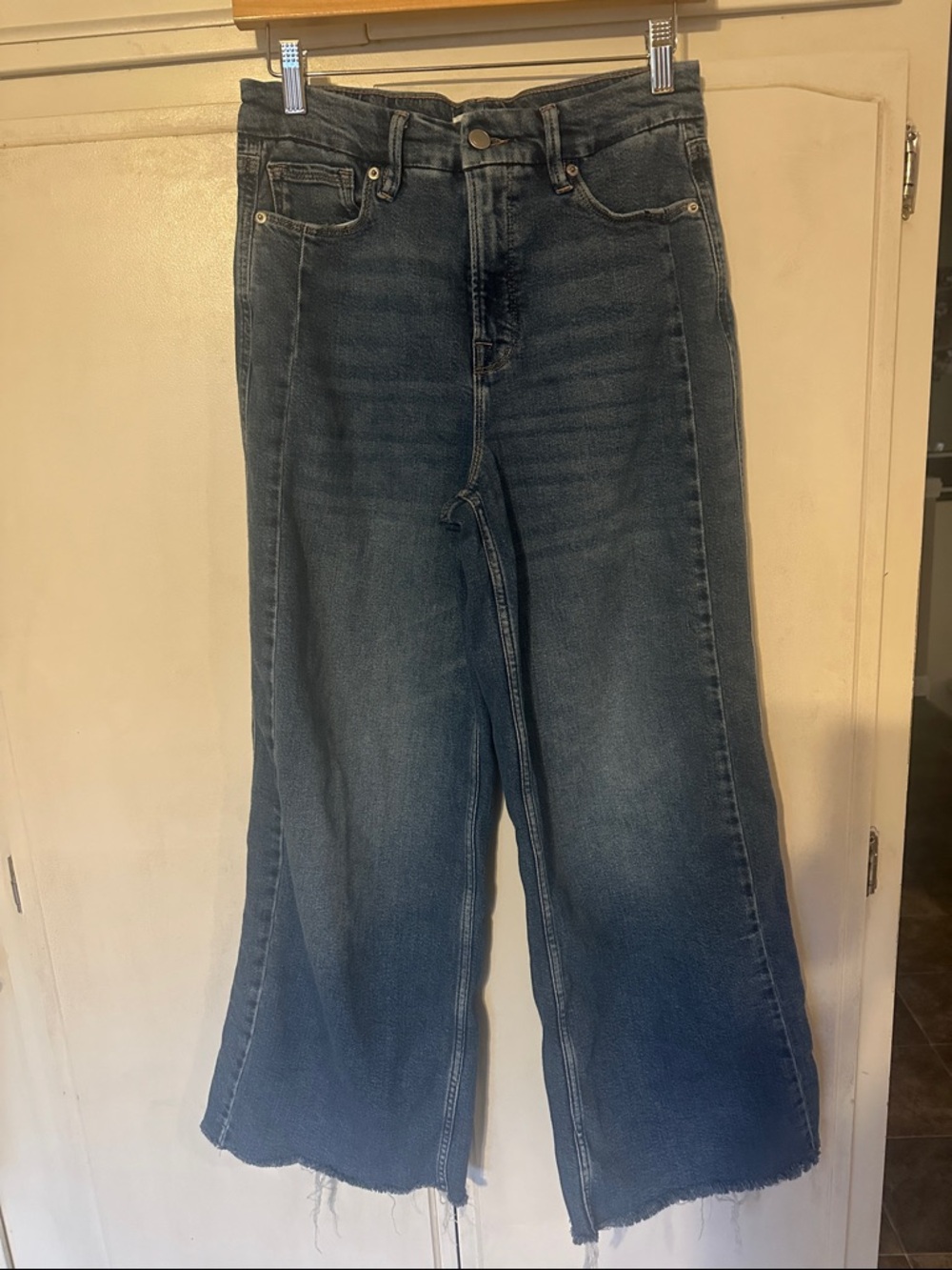 GOOD AMERICAN Good Skate Cropped Wide Jeans - Picture 7 of 15